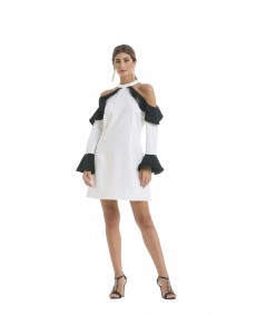 Abito con cut out e rouche sulle spalle