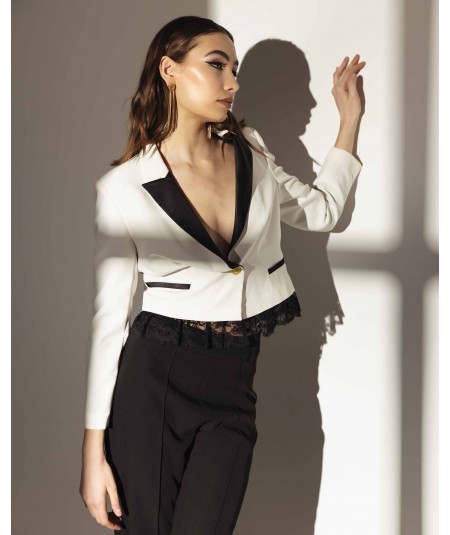 Jacket with contrasting rever and bottom lace