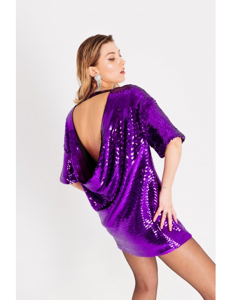 Abito corto in paillettes con scollo sul dietro