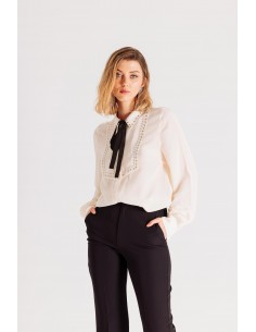 Pantalone con inserto in pizzo sul fondo