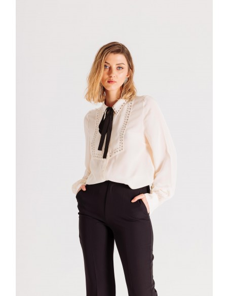 Pantalone con inserto in pizzo sul fondo