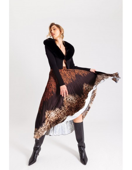 Long pleated skirt with animal print